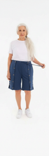 ComfortCure Adaptive Pflegeshorts für bettlägerige Patienten - mit Druckknöpfen, Navy, Vorderansicht mit geschlossenen Druckknöpfen und Kordelzug