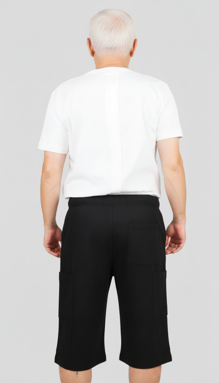 ComfortCure Adaptive Pflegeshorts für Prostatapatienten (mit Beintaschen), Schwarz, Rückansicht, Shorts geschlossen mit Gesäß- und Beintaschen