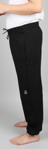 ComfortCure Adaptive Pflegehose für Prostatapatienten (mit Beintaschen), Schwarz, Seitenansicht mit geschlossener Beintasche, CURE-Logo und Bündchen
