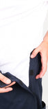 ComfortCure Adaptive Pflegeshorts für Prostatapatienten (mit Beintaschen), Schwarz, Detailansicht, seitlicher Klettverschluss an der Hüfte geöffnet