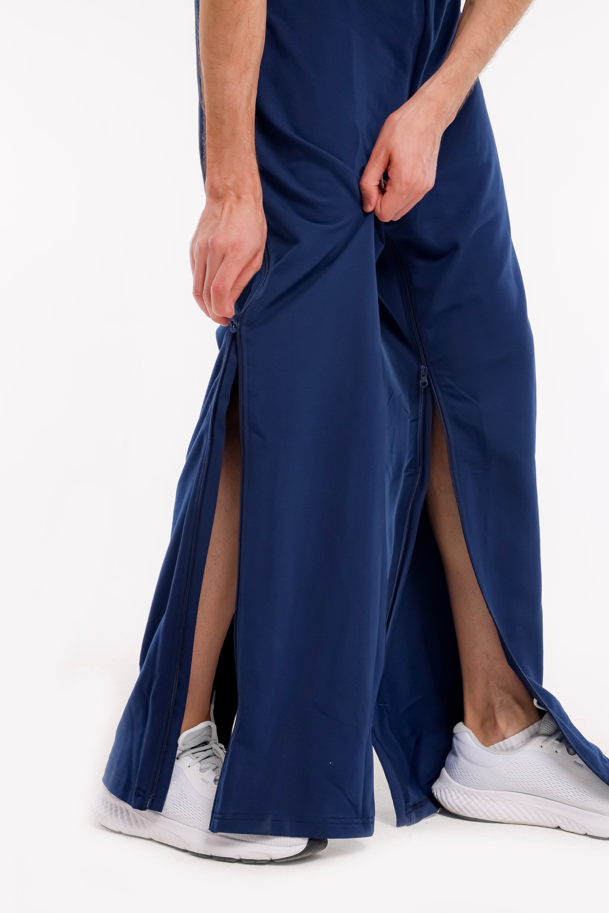 ComfortCure Adaptive Pflegehose für bettlägerige Patienten - mit Reißverschluss, Navy, Vorderansicht, Innen- und Außenreißverschluss von unten geöffnet