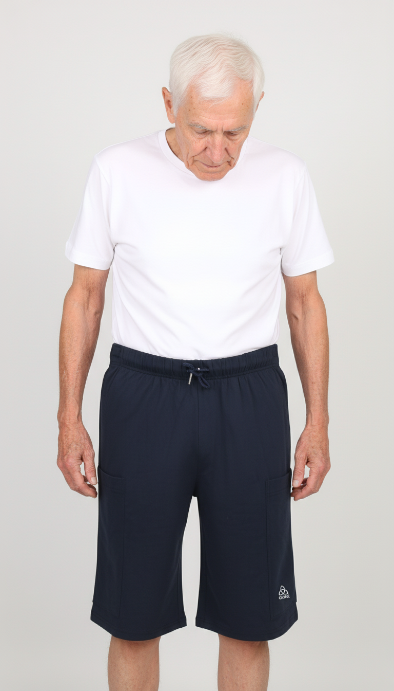 ComfortCure Adaptive Pflegeshorts für Prostatapatienten (mit Beintaschen), Schwarz, Vorderansicht mit Bundkordel und seitlichen Beintaschen