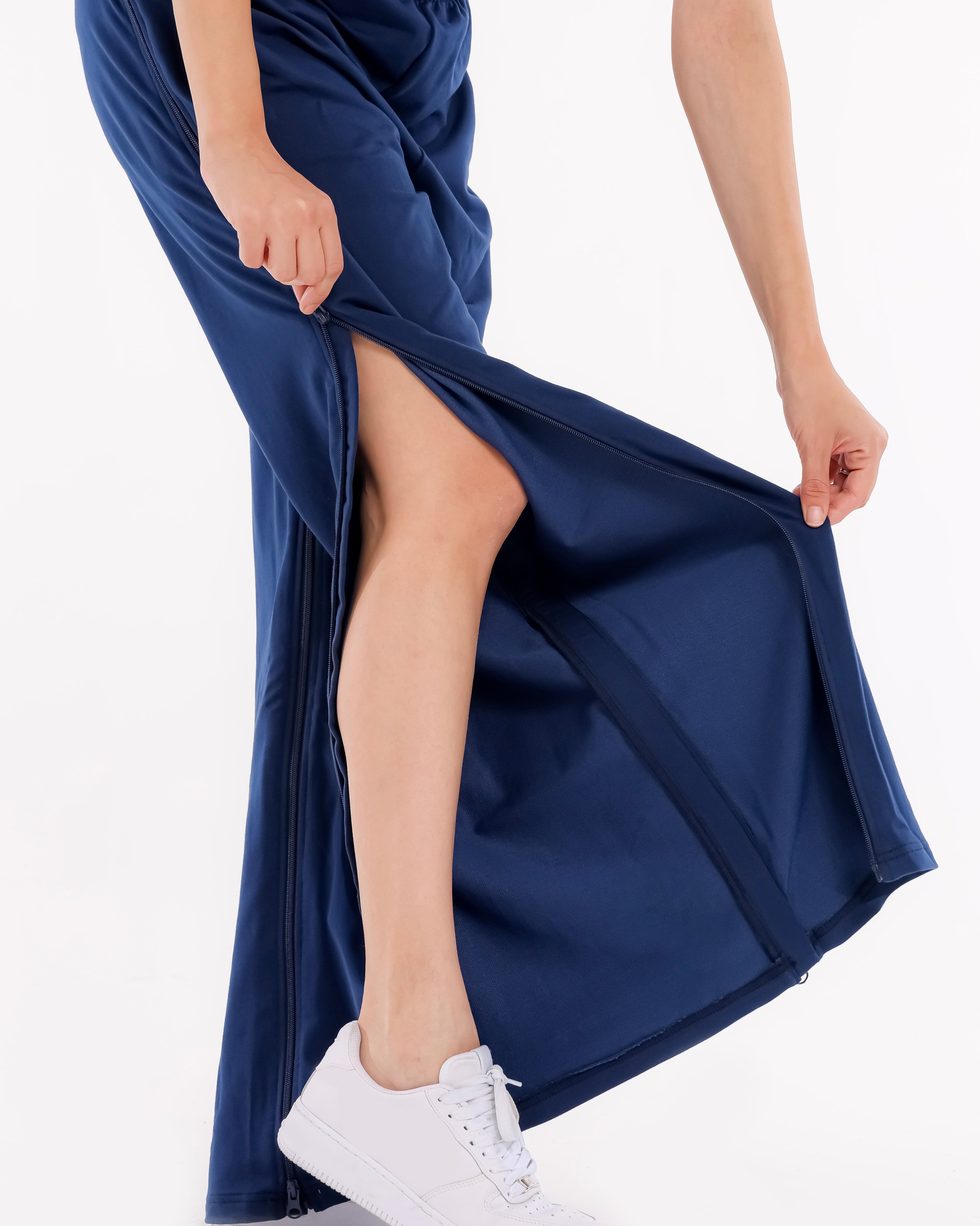 ComfortCure Adaptive Pflegehose für bettlägerige Patienten - mit Reißverschluss, Navy, Vorderansicht, Reißverschluss am Bein ganz geöffnet