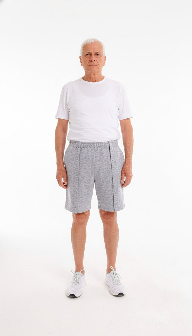 ComfortCure Adaptive Pflegeshorts für bettlägerige Patienten - mit Druckknöpfen, Grau meliert, Vorderansicht, älterer Mann
