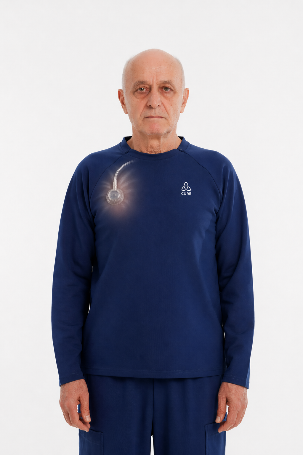 ComfortCure Adaptives Pflegeoberteil mit Port- und Dialysezugang, Navy, Vorderansicht, leuchtende Einblendung von Port und Katheter unter dem Stoff