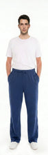 ComfortCure Adaptive Orthopädie-Pflegehose - mit Druckknöpfen, Navy, Ganzkörper-Vorderansicht, Druckknöpfe am Unterschenkel sichtbar, Hände in den Taschen